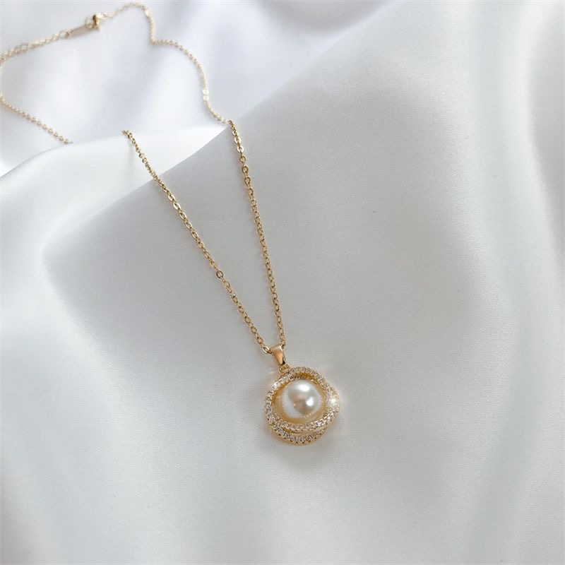 Pearl necklace for women